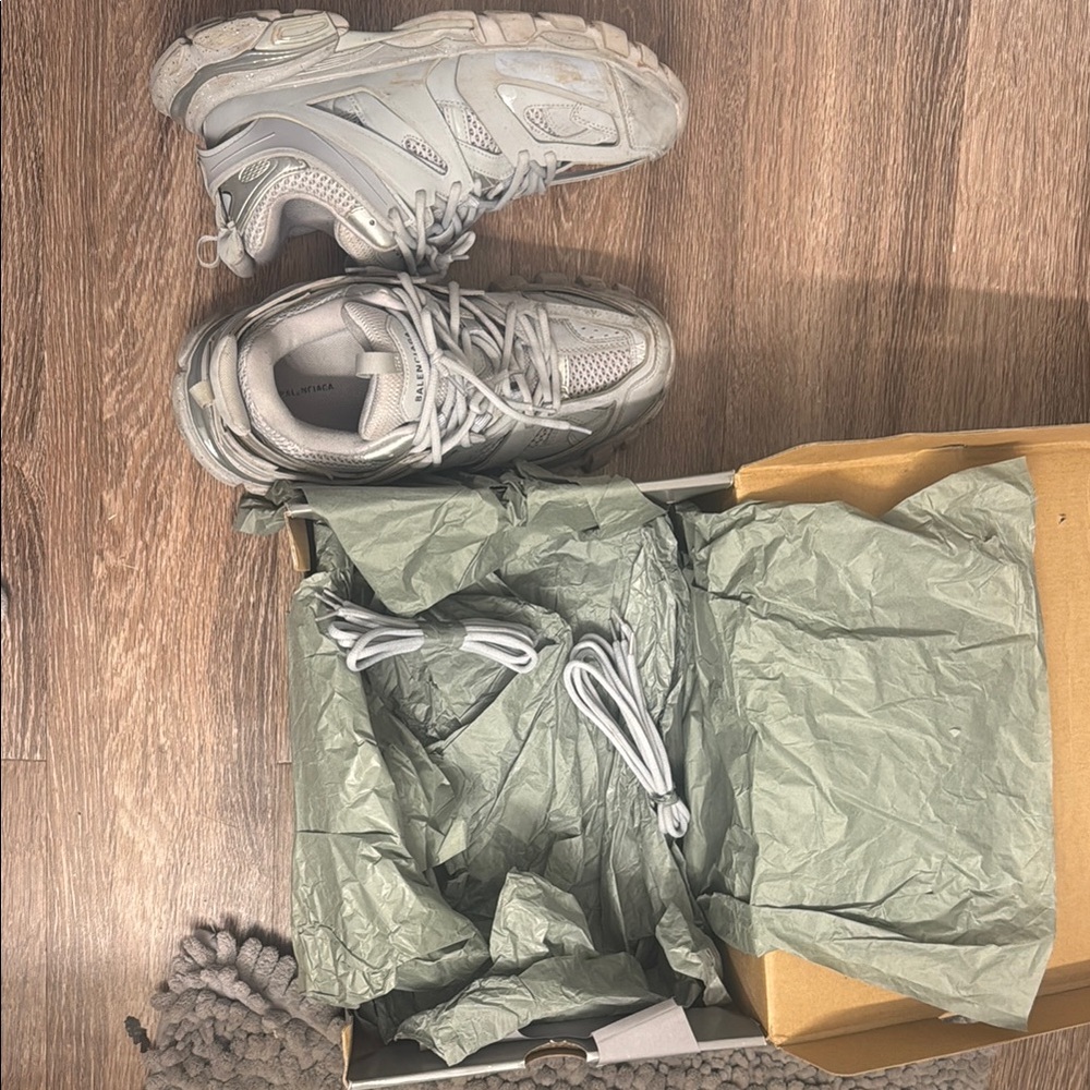 Balenciaga Light Gray - Picture 4 of 5